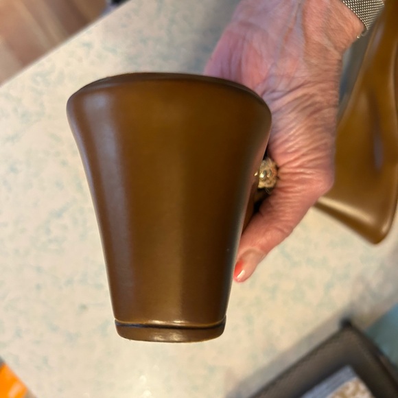 Italian Shoemakers Brown and Black Sandals for Effortless Elegance - Picture 8 of 8